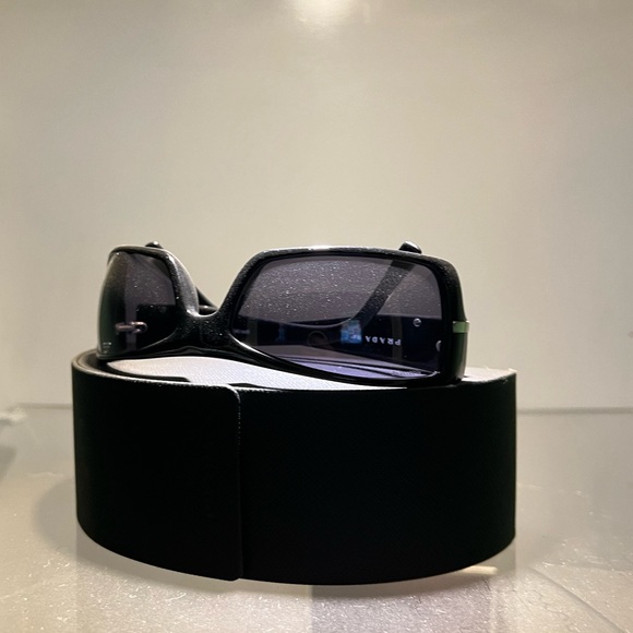 Prada sunglasses model# SPR 08G 63016 1AB-1A1 125 - Picture 2 of 5